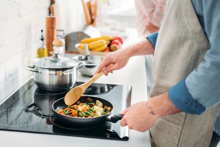 Comfy Cooking Comfortable Cooking: Recipes & Tools for Easy Meals